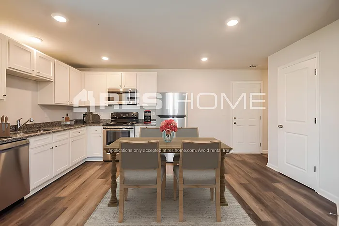 4 bed, 2.5 bath, 1970 sqft, $1,945 — Photo 3