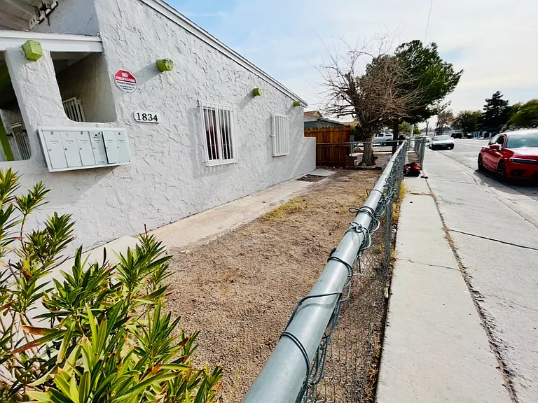 1834 Harvard St #5 — Photo 3