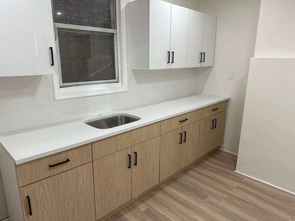 3 bed, 1049 sqft, $2,200 — Photo 1