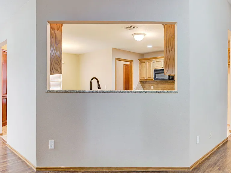 605 Eastview Dr — Photo 11