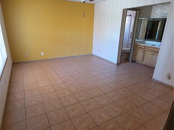 3rd image of 2825 Iris Ave