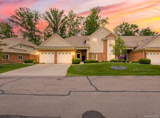 3695 Eagle Creek Dr, Shelby Township, MI 48317