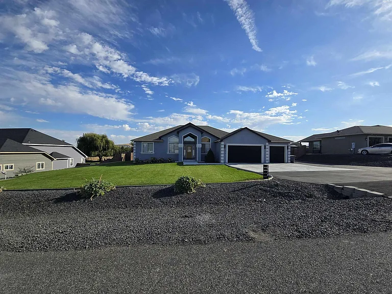 2914 Karlee Dr — Photo 1