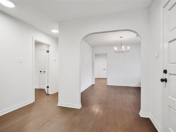 4th image of 4016 Dryades St