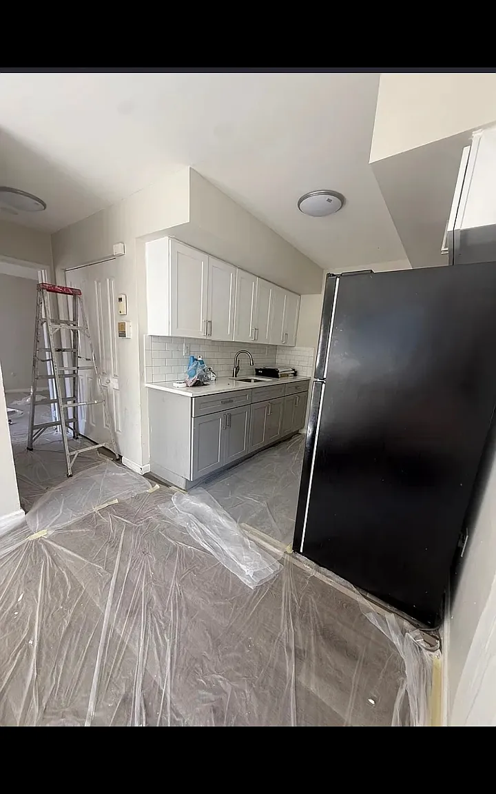 328-329 Roseville Ave — Photo 1