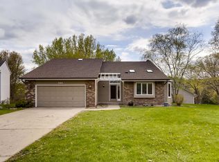 586 Prairie Cir E, Eagan, MN 55123