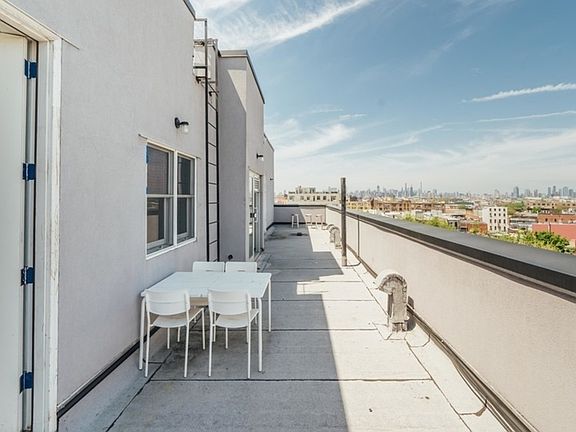 4th image of 319 Melrose St #2D