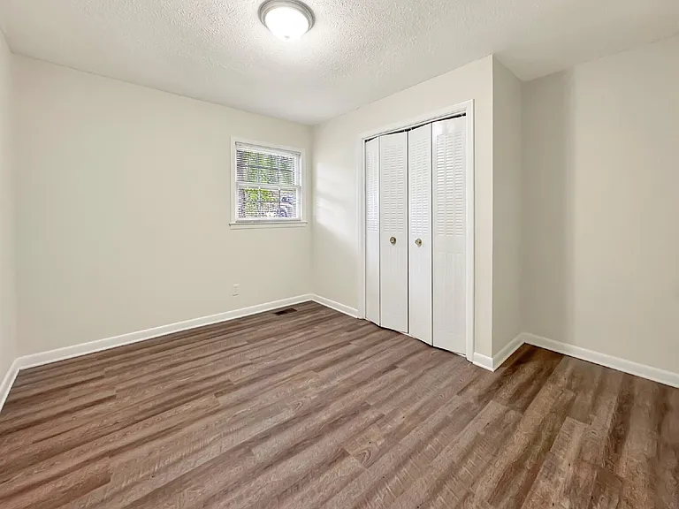 3633 Oakland Ln — Photo 7