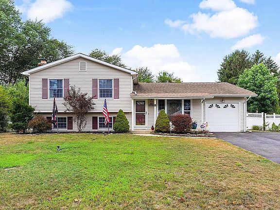 3rd image of 892 Jamesport Drive