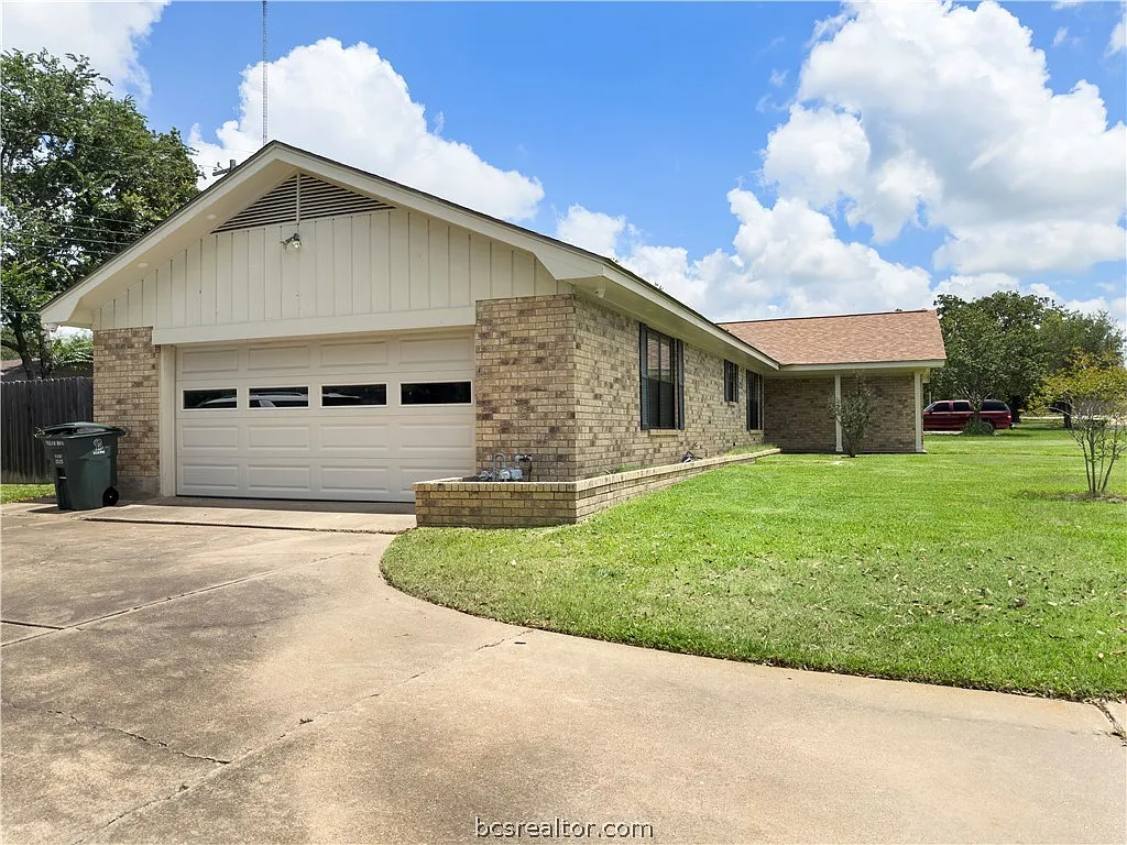 3 bed, 1720 sqft, $1,995 — Photo 3