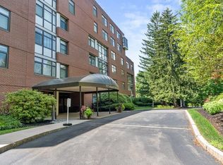 77 Florence St #106, Newton, MA 02467