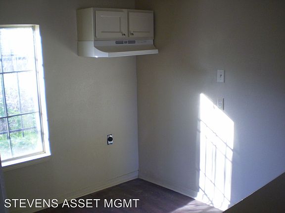 3rd image of 517 1/2 Stoner Ave