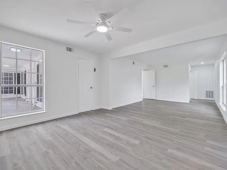 4409 Hillbrook Dr — Photo 24
