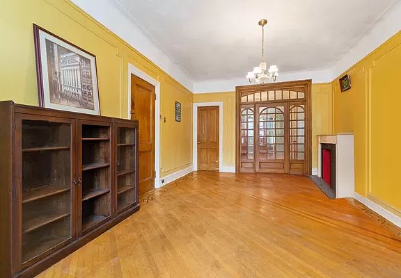 3rd image of 120 Windsor Pl
