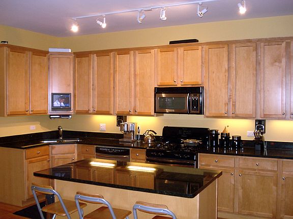 4th image of 773 E Oakwood Blvd Unit 1