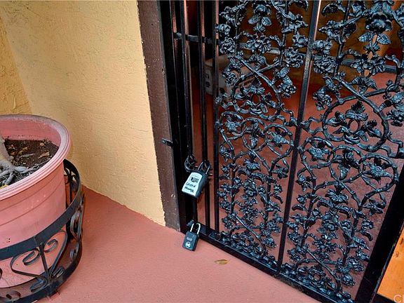 4th image of 882 Victor Ave APT 36