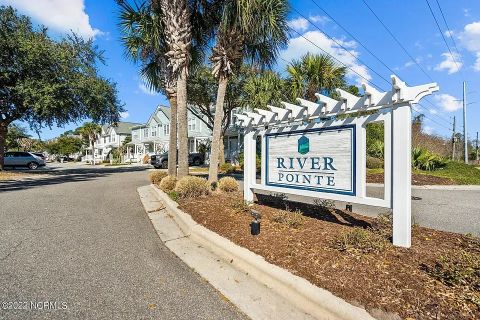 3 bed, 2.5 bath, 1670 sqft, $2,350 — Photo 1