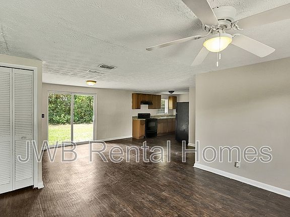 3rd image of 2312 Palmdale St