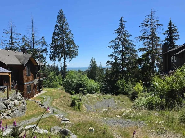 931 Fairway Ln, Bowen Island, BC V0N 1G2