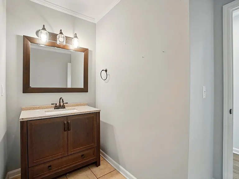 2413 Hoffman St — Photo 26