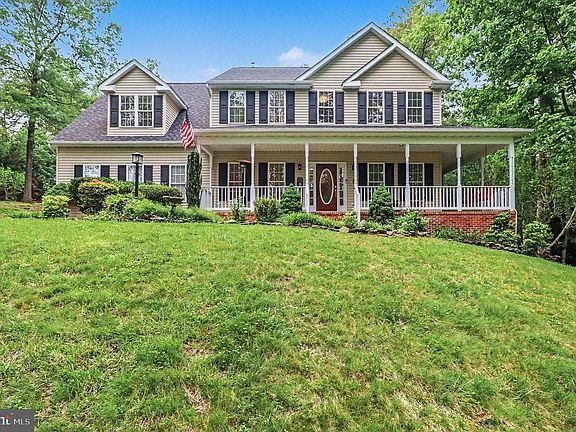 3rd image of 13421 Fox Chase Ln