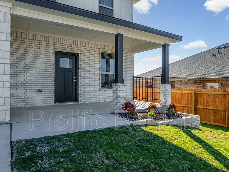106 Logan Ct #B — Photo 5