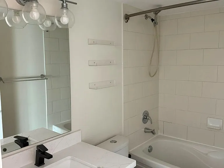 81 Navy Wharf Ct #2206 — Photo 8