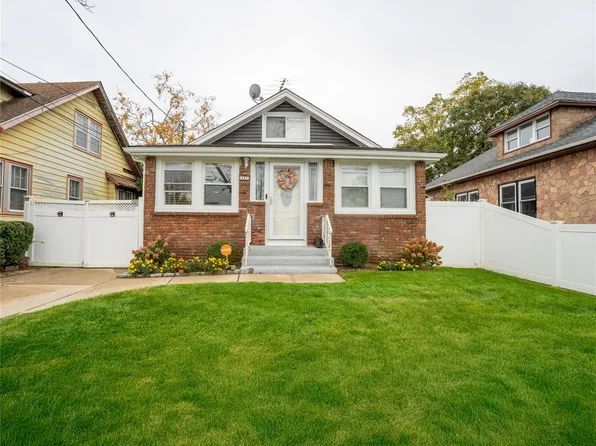 31 W Seaman Avenue, Freeport, NY 11520