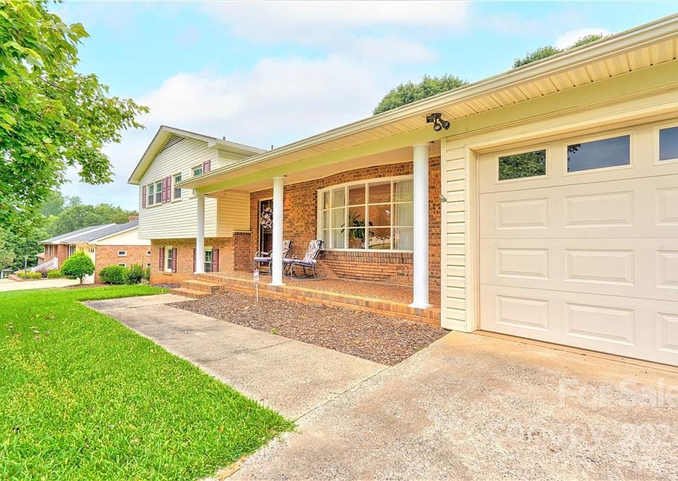 1st image of 916 Sarratt Dr