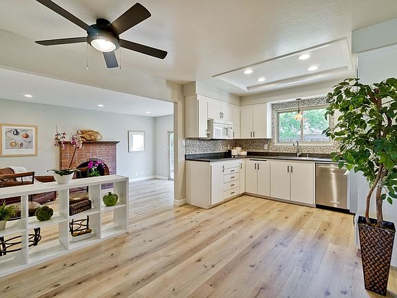 4th image of 548 Cozy Dr