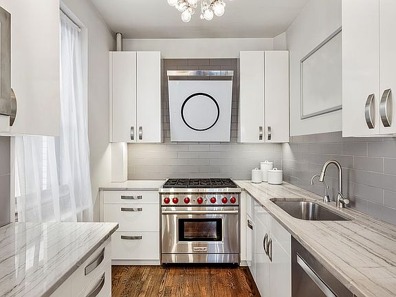 5th image of 504 W 111th St APT 11