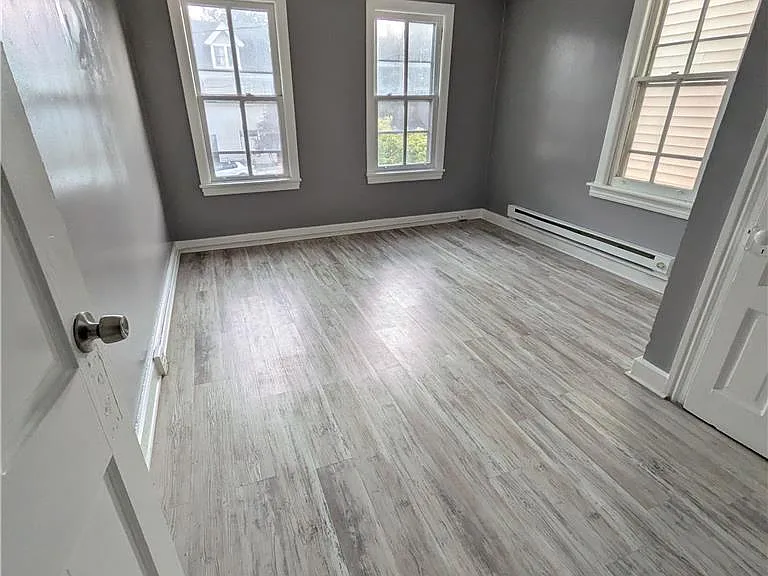 329 E Broad St — Photo 10