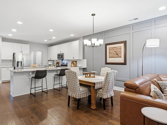 5th image of 2027 Moultrie Cir