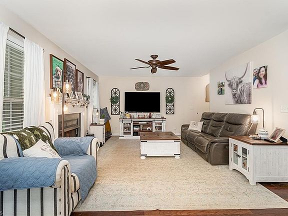 5th image of 80 Harris Farm Ct