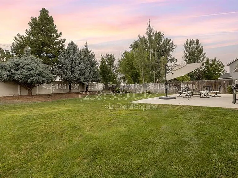 879 N Traquair Pl — Photo 36