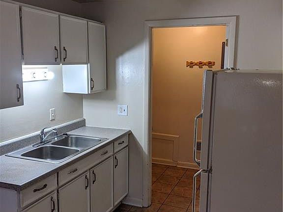 4th image of 24 Kinnard Ave