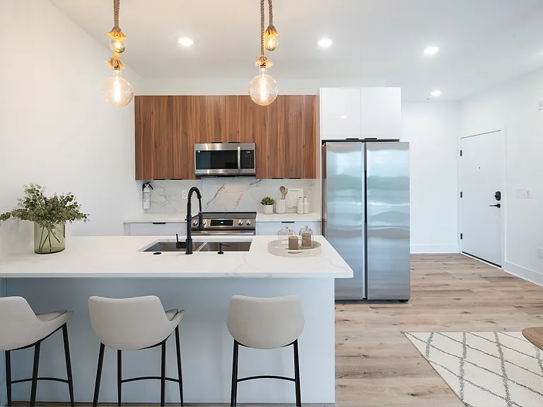 2621 W Oxford St #304 — Photo 2