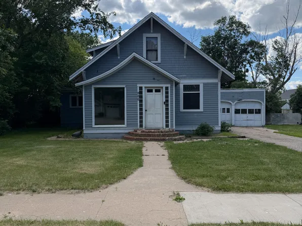 608 S Main St, Crosby, ND 58730
