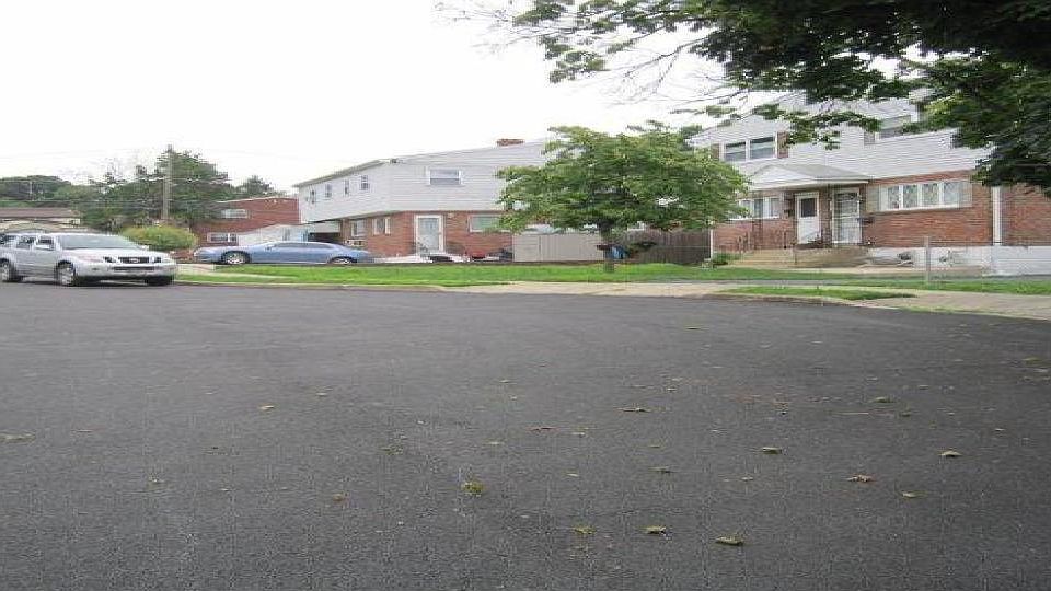 2nd image of 155 Walton Pl