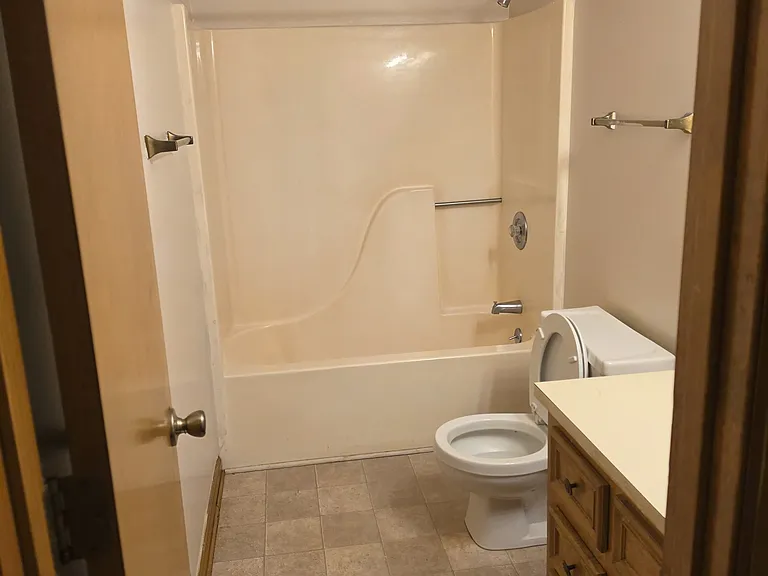 180 Glenwood Dr — Photo 11