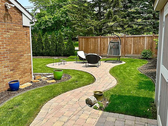 4th image of 2830 Maplewood Dr SE