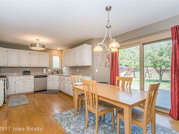 4th image of 206 NW Somerset Ct