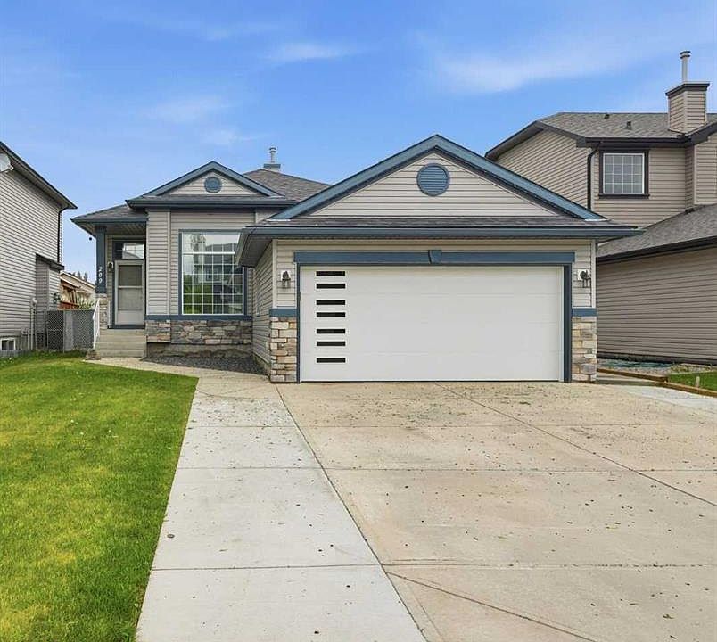 1st image of 209 W Oakmere Close