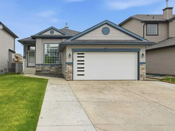 209 W Oakmere Close, Chestermere, AB T1X 1L1