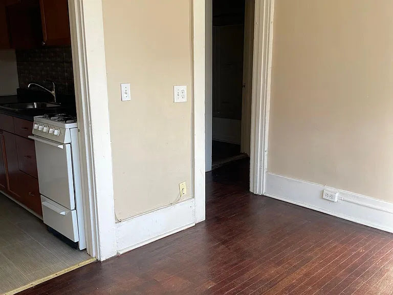 239 Andrews St #4 — Photo 6