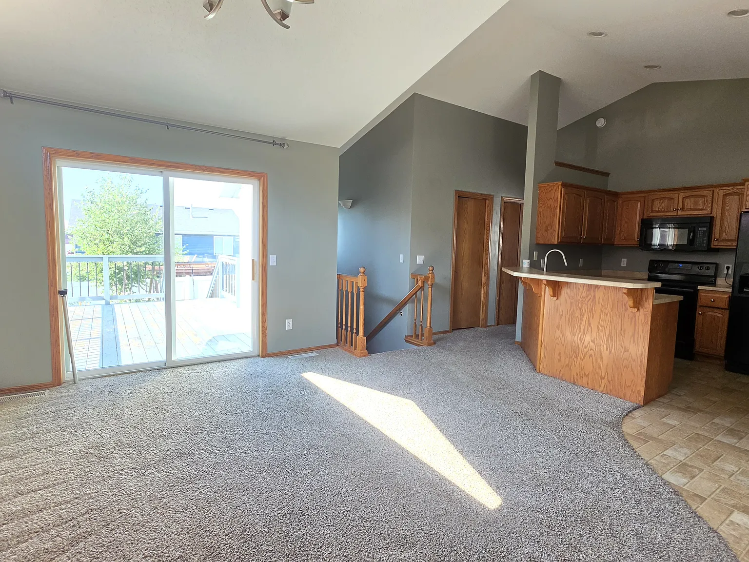3 bed, 1599 sqft, $2,200 — Photo 3