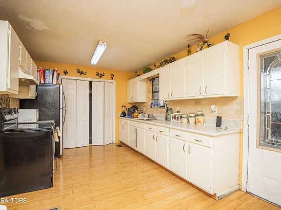 5th image of 101 Frances Dr