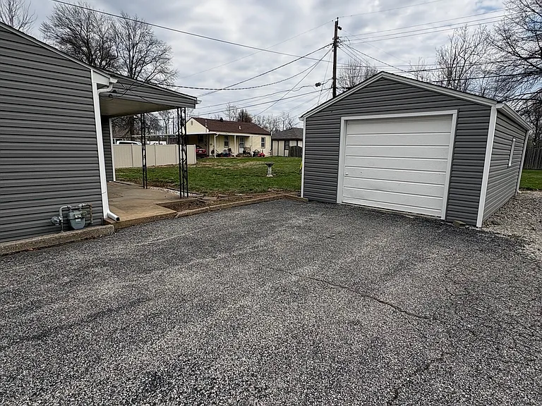 2308 N Illinois St — Photo 4