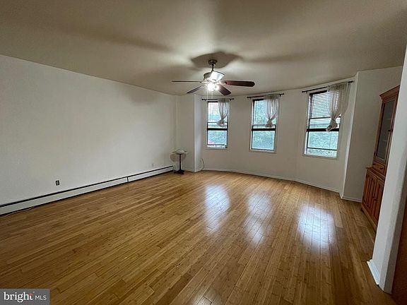 4th image of 935 E Passyunk Ave Floor 2