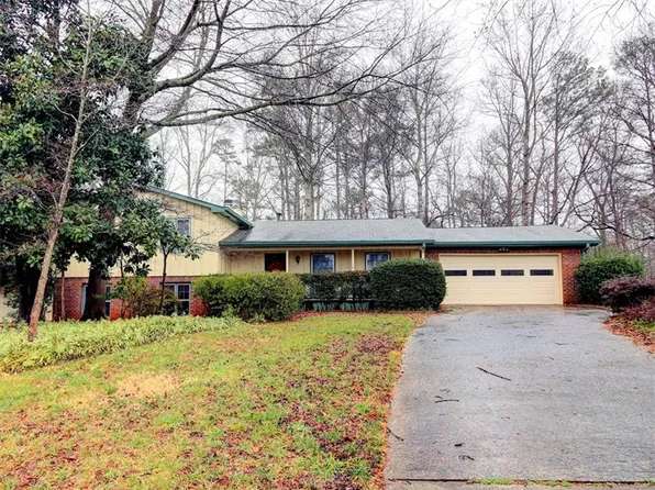 4061 Summit Dr, Marietta, GA 30068